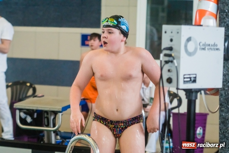 Zdjęcie w galerii na portalu naszraciborz.pl: Międzywojewódzkie Drużynowe Mistrzostwa Młodzików na pływalni ZSOMS wiadomości z regionu