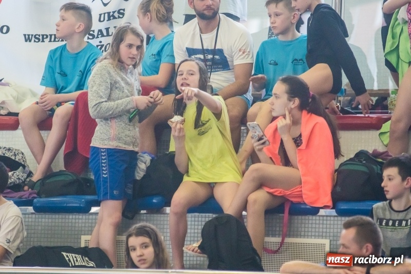 Zdjęcie w galerii na portalu naszraciborz.pl: Międzywojewódzkie Drużynowe Mistrzostwa Młodzików na pływalni ZSOMS wiadomości z regionu