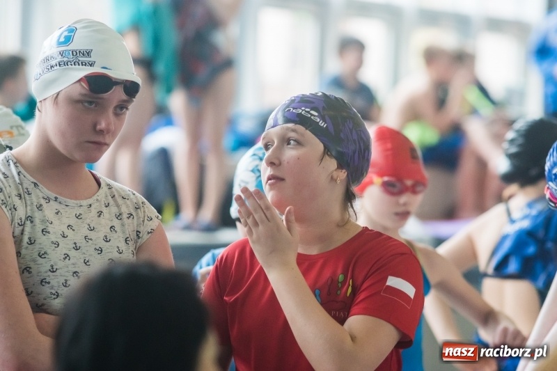 Zdjęcie w galerii na portalu naszraciborz.pl: Międzywojewódzkie Drużynowe Mistrzostwa Młodzików na pływalni ZSOMS wiadomości z regionu