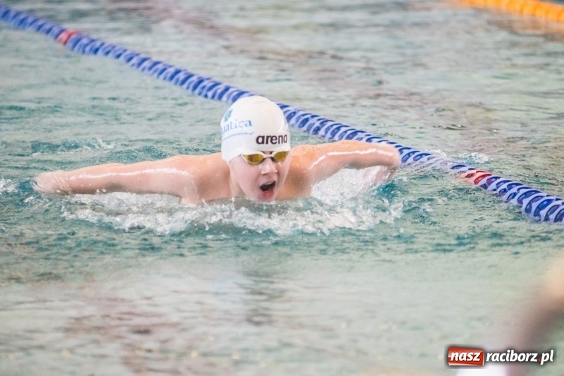 Zdjęcie w galerii na portalu naszraciborz.pl: Międzywojewódzkie Drużynowe Mistrzostwa Młodzików na pływalni ZSOMS wiadomości z regionu