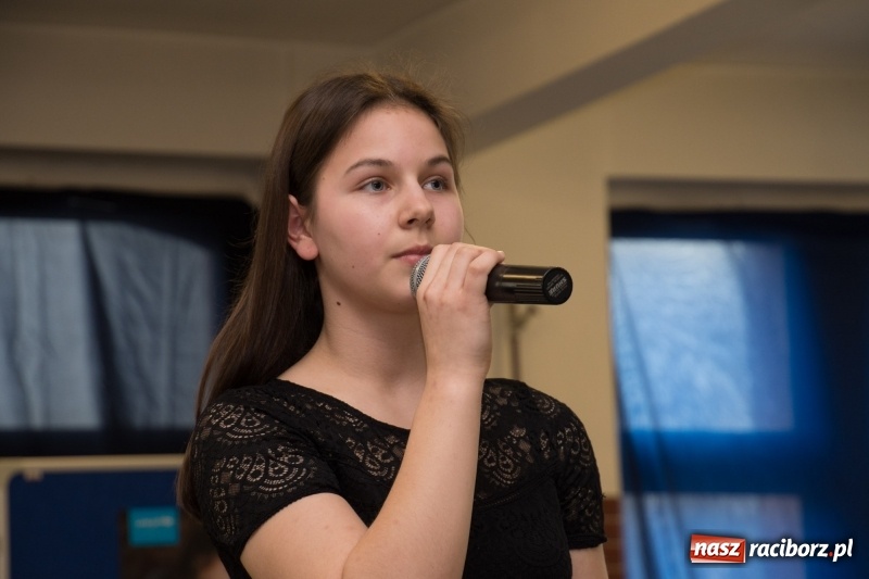 Zdjęcie w galerii na portalu naszraciborz.pl: Dzieci dzieciom. Charytatywny koncert uczniów SP18 dla dzieci z Syrii wiadomości z regionu