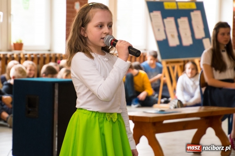 Zdjęcie w galerii na portalu naszraciborz.pl: Dzieci dzieciom. Charytatywny koncert uczniów SP18 dla dzieci z Syrii wiadomości z regionu