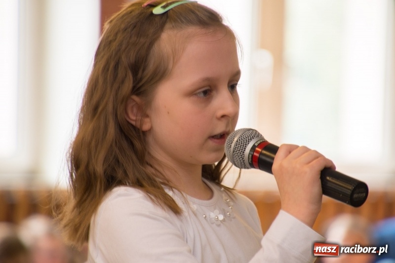 Zdjęcie w galerii na portalu naszraciborz.pl: Dzieci dzieciom. Charytatywny koncert uczniów SP18 dla dzieci z Syrii wiadomości z regionu