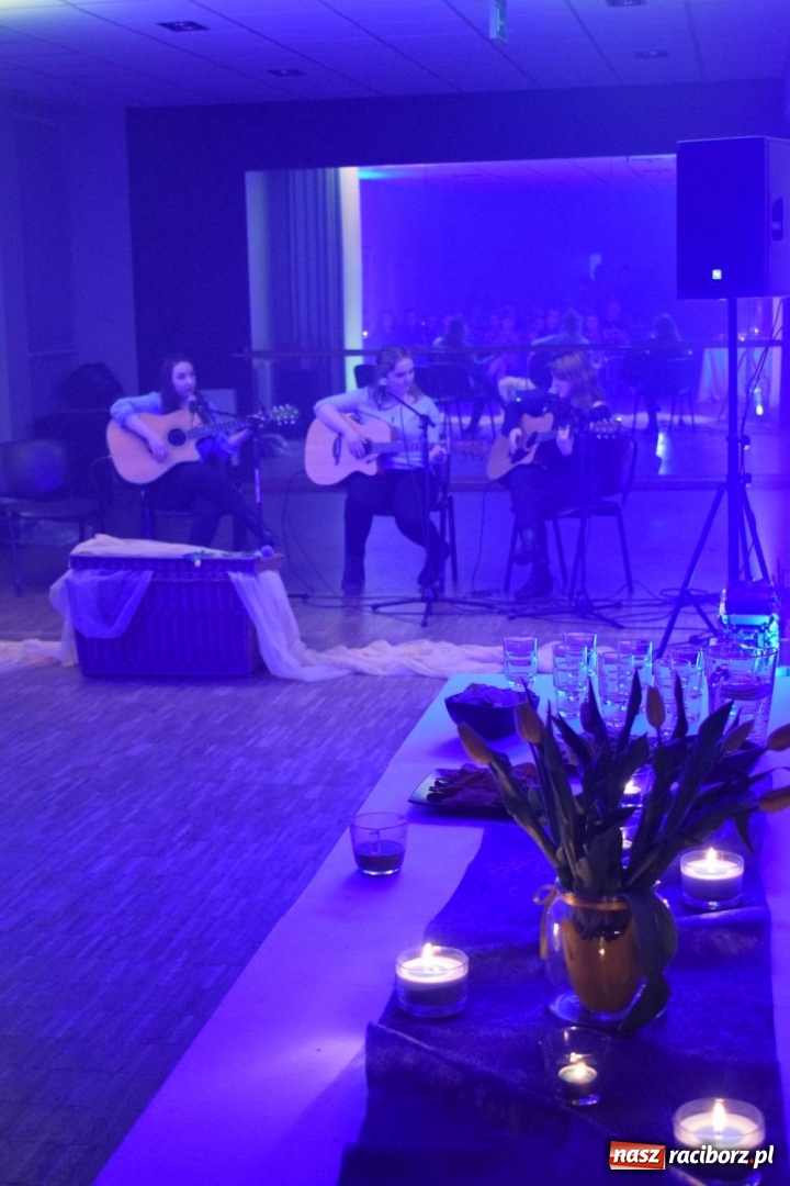 Zdjęcie w galerii na portalu naszraciborz.pl: Magiczny recital muzyczny w Kuźni Raciborskiej  wiadomości z regionu