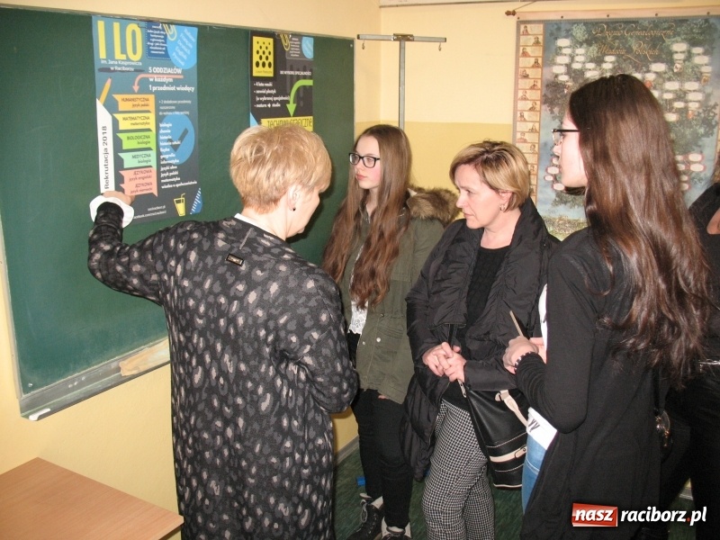 Zdjęcie w galerii na portalu naszraciborz.pl: Targi edukacyjne w Szkole Podstawowej w Pietrowicach Wielkich wiadomości z regionu