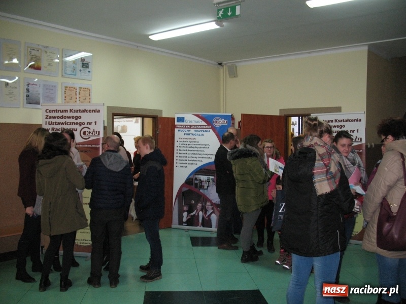 Zdjęcie w galerii na portalu naszraciborz.pl: Targi edukacyjne w Szkole Podstawowej w Pietrowicach Wielkich wiadomości z regionu