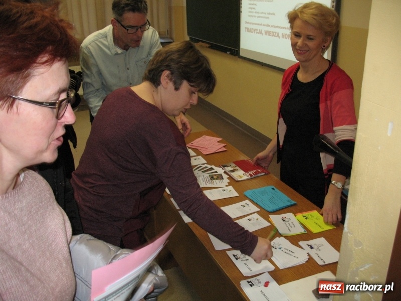 Zdjęcie w galerii na portalu naszraciborz.pl: Targi edukacyjne w Szkole Podstawowej w Pietrowicach Wielkich wiadomości z regionu
