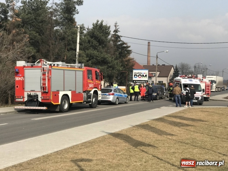 Zdjęcie w galerii na portalu naszraciborz.pl: Zderzenie forda i volkswagena na Rudzkiej wiadomości z regionu