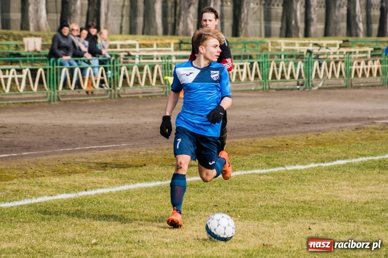 Zdjęcie w galerii na portalu naszraciborz.pl: Dwa oblicza trampkarzy Unii. Podbeskidzie pokonane wiadomości z regionu