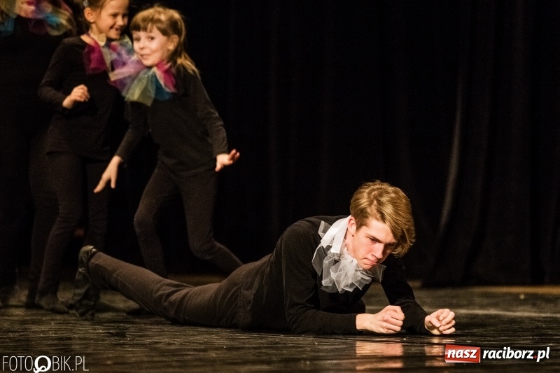 Zdjęcie w galerii na portalu naszraciborz.pl: Premiera spektaklu Grupy Teatralnej Miodzio  wiadomości z regionu