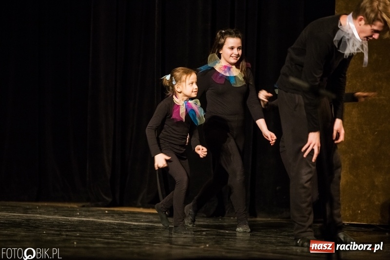 Zdjęcie w galerii na portalu naszraciborz.pl: Premiera spektaklu Grupy Teatralnej Miodzio  wiadomości z regionu