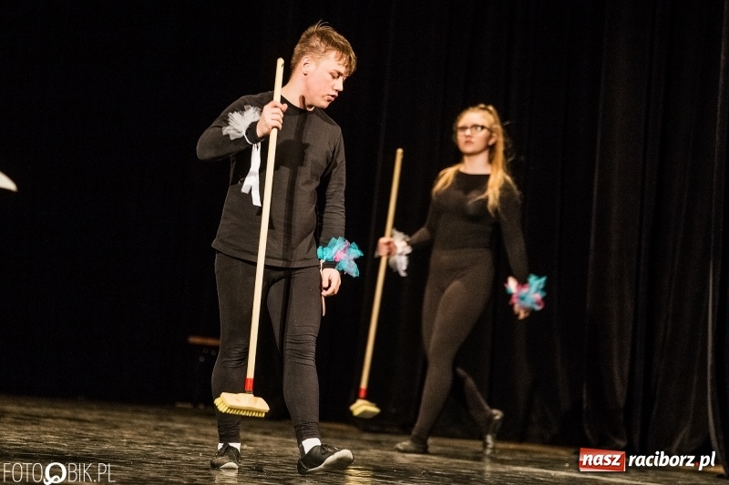 Zdjęcie w galerii na portalu naszraciborz.pl: Premiera spektaklu Grupy Teatralnej Miodzio  wiadomości z regionu