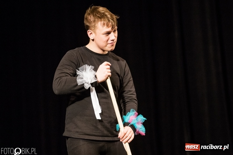 Zdjęcie w galerii na portalu naszraciborz.pl: Premiera spektaklu Grupy Teatralnej Miodzio  wiadomości z regionu