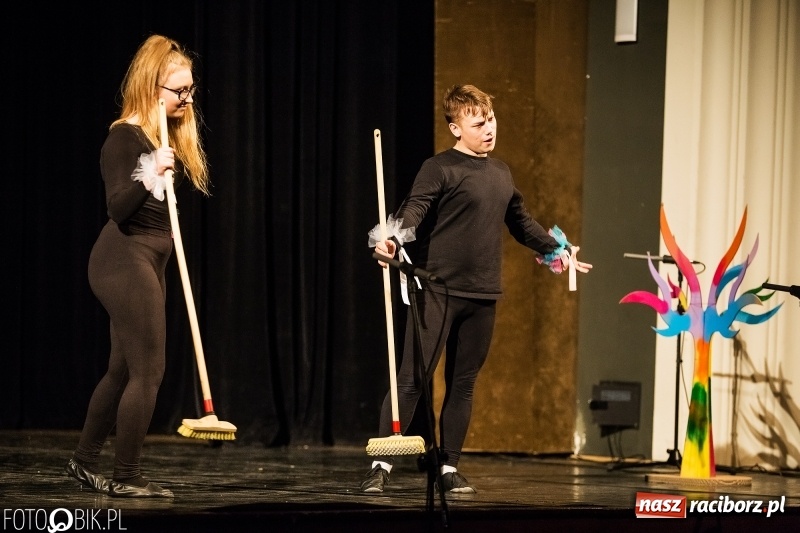 Zdjęcie w galerii na portalu naszraciborz.pl: Premiera spektaklu Grupy Teatralnej Miodzio  wiadomości z regionu