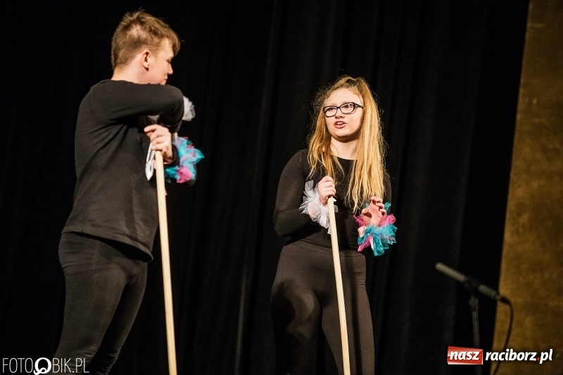 Zdjęcie w galerii na portalu naszraciborz.pl: Premiera spektaklu Grupy Teatralnej Miodzio  wiadomości z regionu