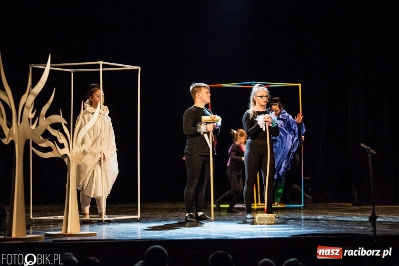 Zdjęcie w galerii na portalu naszraciborz.pl: Premiera spektaklu Grupy Teatralnej Miodzio  wiadomości z regionu