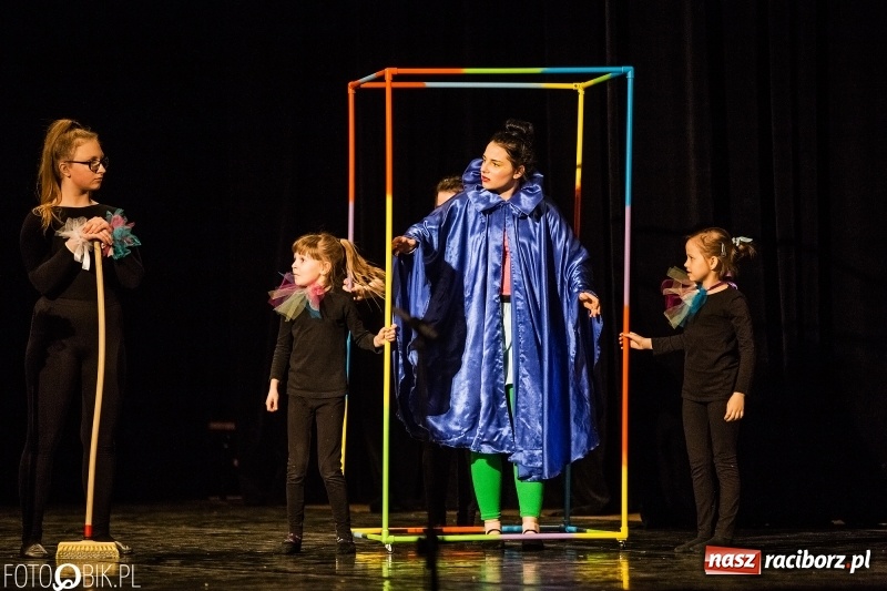 Zdjęcie w galerii na portalu naszraciborz.pl: Premiera spektaklu Grupy Teatralnej Miodzio  wiadomości z regionu