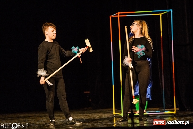 Zdjęcie w galerii na portalu naszraciborz.pl: Premiera spektaklu Grupy Teatralnej Miodzio  wiadomości z regionu