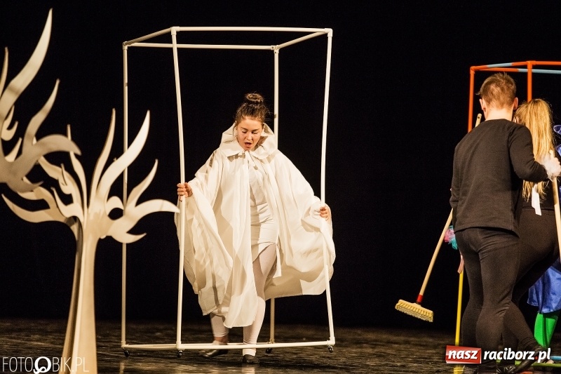 Zdjęcie w galerii na portalu naszraciborz.pl: Premiera spektaklu Grupy Teatralnej Miodzio  wiadomości z regionu