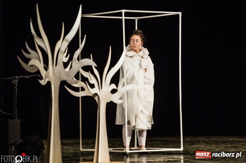 Zdjęcie w galerii na portalu naszraciborz.pl: Premiera spektaklu Grupy Teatralnej Miodzio  wiadomości z regionu
