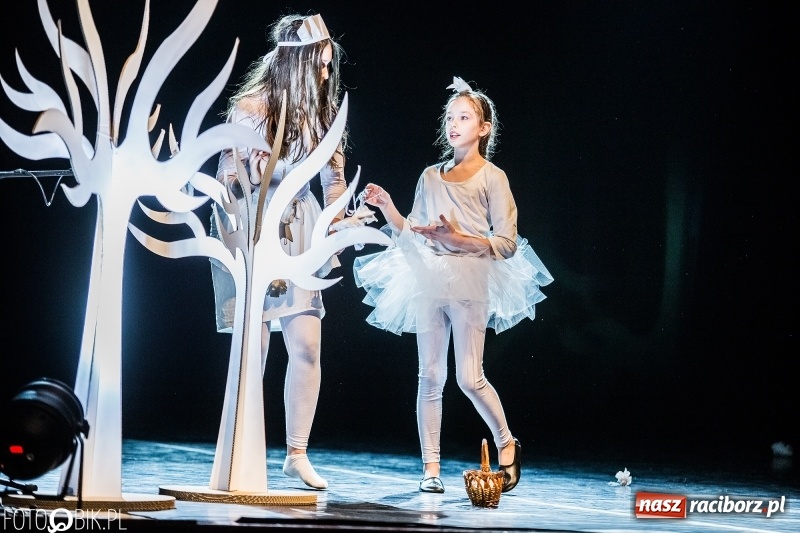 Zdjęcie w galerii na portalu naszraciborz.pl: Premiera spektaklu Grupy Teatralnej Miodzio  wiadomości z regionu