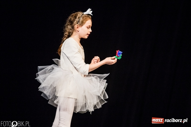 Zdjęcie w galerii na portalu naszraciborz.pl: Premiera spektaklu Grupy Teatralnej Miodzio  wiadomości z regionu