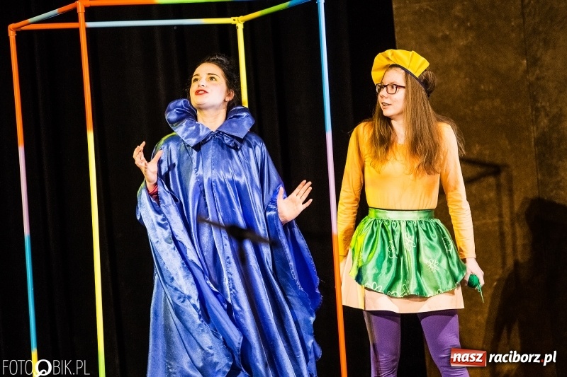 Zdjęcie w galerii na portalu naszraciborz.pl: Premiera spektaklu Grupy Teatralnej Miodzio  wiadomości z regionu