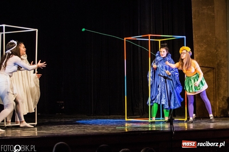 Zdjęcie w galerii na portalu naszraciborz.pl: Premiera spektaklu Grupy Teatralnej Miodzio  wiadomości z regionu