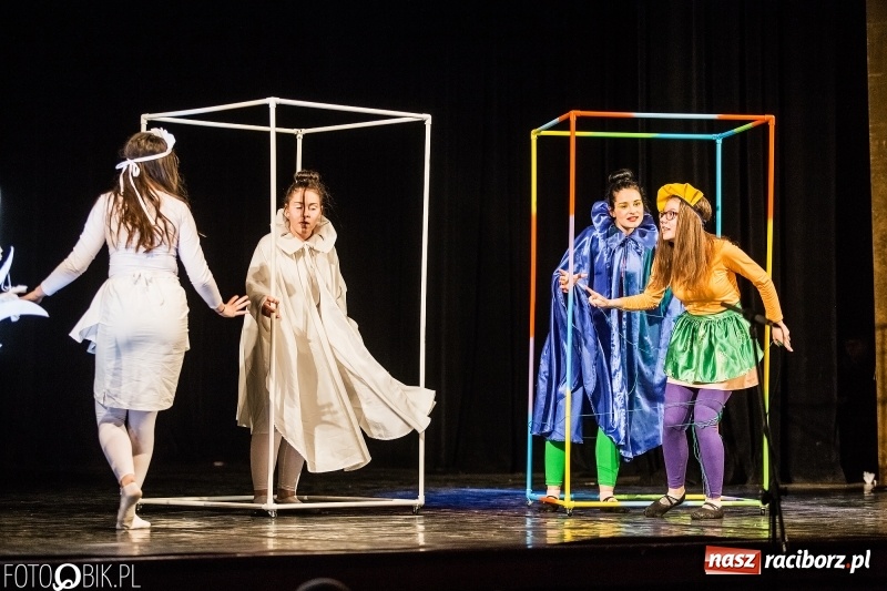 Zdjęcie w galerii na portalu naszraciborz.pl: Premiera spektaklu Grupy Teatralnej Miodzio  wiadomości z regionu