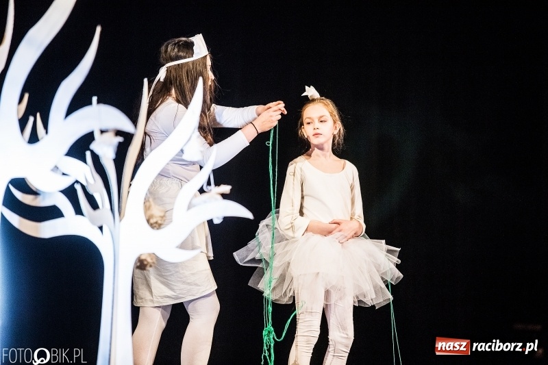 Zdjęcie w galerii na portalu naszraciborz.pl: Premiera spektaklu Grupy Teatralnej Miodzio  wiadomości z regionu