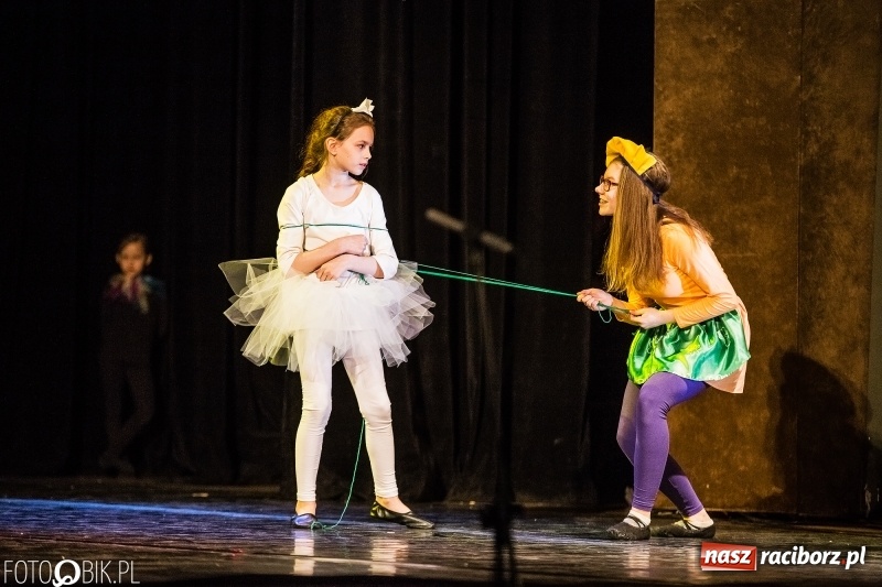 Zdjęcie w galerii na portalu naszraciborz.pl: Premiera spektaklu Grupy Teatralnej Miodzio  wiadomości z regionu