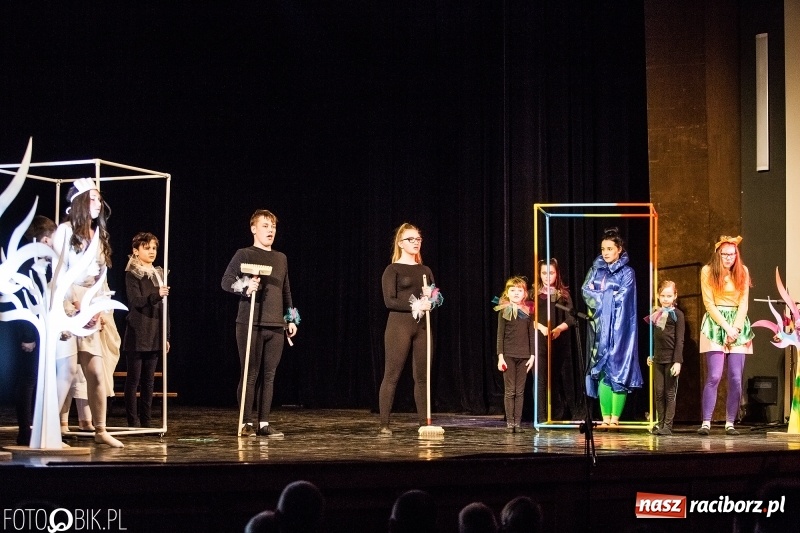 Zdjęcie w galerii na portalu naszraciborz.pl: Premiera spektaklu Grupy Teatralnej Miodzio  wiadomości z regionu