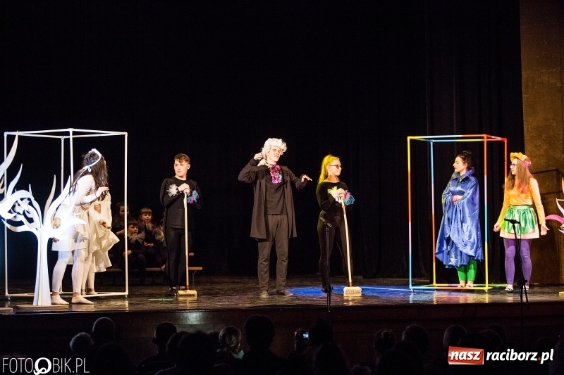 Zdjęcie w galerii na portalu naszraciborz.pl: Premiera spektaklu Grupy Teatralnej Miodzio  wiadomości z regionu