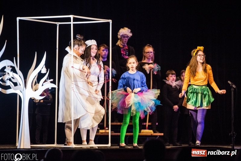 Zdjęcie w galerii na portalu naszraciborz.pl: Premiera spektaklu Grupy Teatralnej Miodzio  wiadomości z regionu