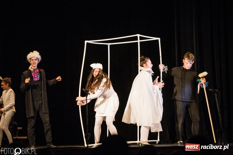 Zdjęcie w galerii na portalu naszraciborz.pl: Premiera spektaklu Grupy Teatralnej Miodzio  wiadomości z regionu