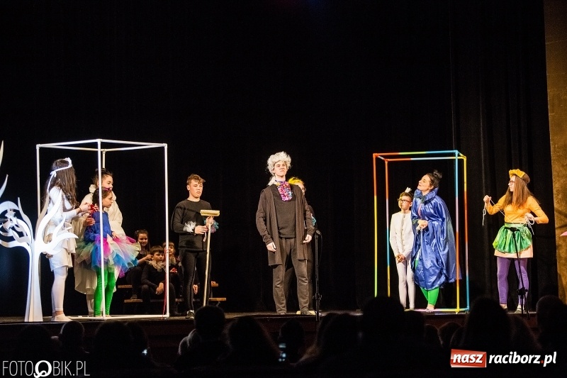 Zdjęcie w galerii na portalu naszraciborz.pl: Premiera spektaklu Grupy Teatralnej Miodzio  wiadomości z regionu