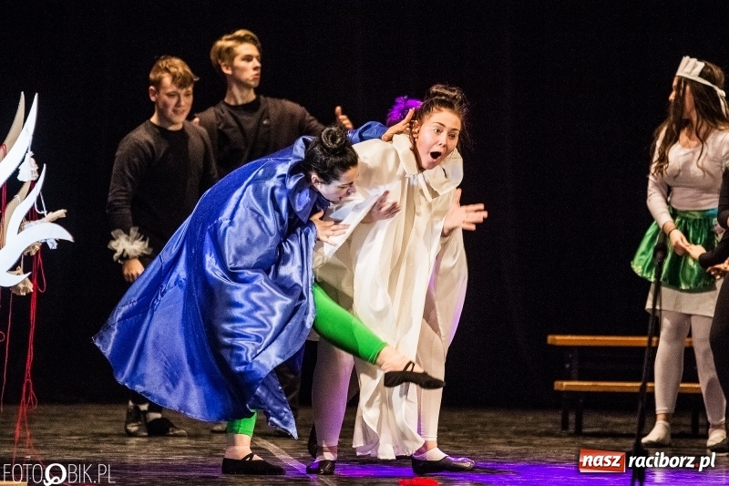 Zdjęcie w galerii na portalu naszraciborz.pl: Premiera spektaklu Grupy Teatralnej Miodzio  wiadomości z regionu