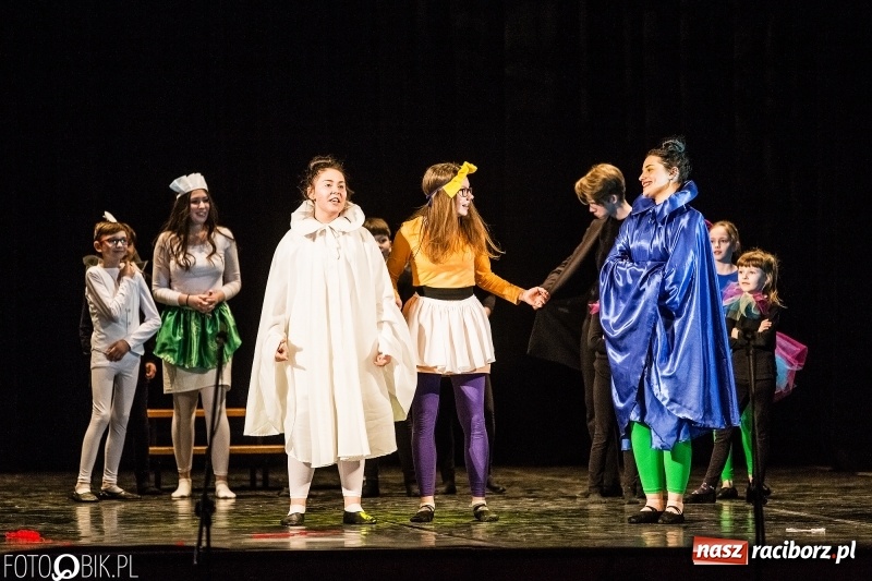 Zdjęcie w galerii na portalu naszraciborz.pl: Premiera spektaklu Grupy Teatralnej Miodzio  wiadomości z regionu