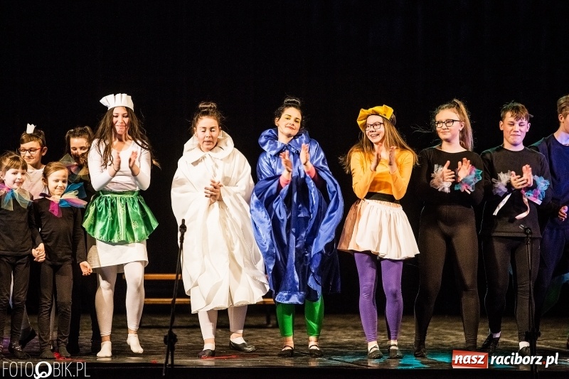 Zdjęcie w galerii na portalu naszraciborz.pl: Premiera spektaklu Grupy Teatralnej Miodzio  wiadomości z regionu