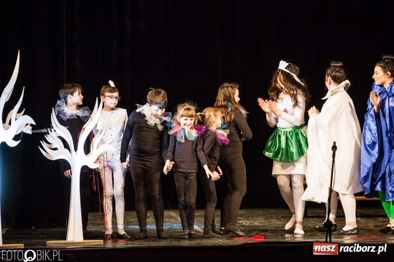 Zdjęcie w galerii na portalu naszraciborz.pl: Premiera spektaklu Grupy Teatralnej Miodzio  wiadomości z regionu