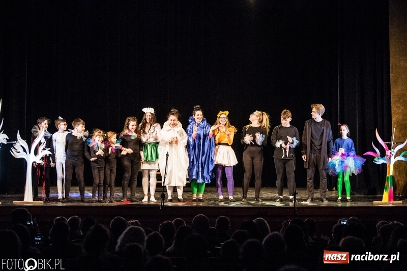 Zdjęcie w galerii na portalu naszraciborz.pl: Premiera spektaklu Grupy Teatralnej Miodzio  wiadomości z regionu