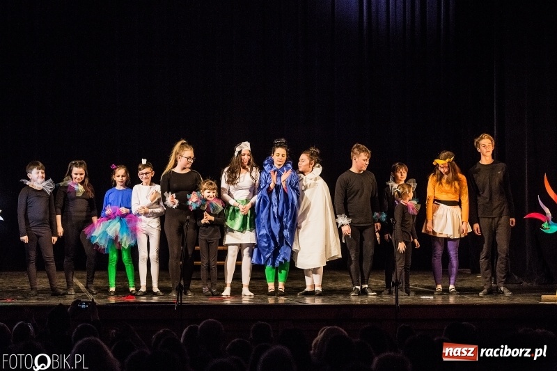 Zdjęcie w galerii na portalu naszraciborz.pl: Premiera spektaklu Grupy Teatralnej Miodzio  wiadomości z regionu