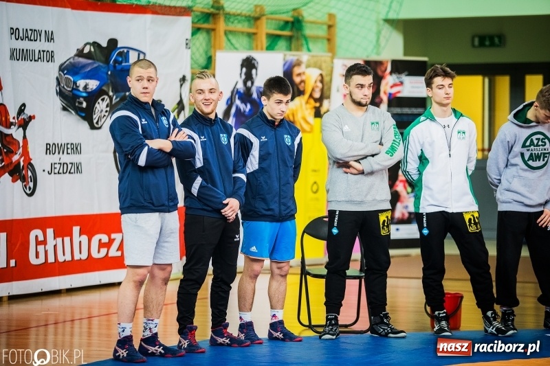 Zdjęcie w galerii na portalu naszraciborz.pl: Złoto Szewczuka, srebro Petrończaka i Majdańskiego. W Raciborzu odbył się krajowy championat juniorów w zapasach klasycznych wiadomości z regionu