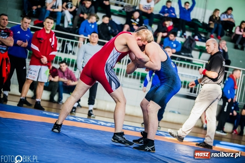 Zdjęcie w galerii na portalu naszraciborz.pl: Złoto Szewczuka, srebro Petrończaka i Majdańskiego. W Raciborzu odbył się krajowy championat juniorów w zapasach klasycznych wiadomości z regionu