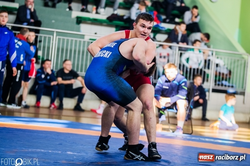 Zdjęcie w galerii na portalu naszraciborz.pl: Złoto Szewczuka, srebro Petrończaka i Majdańskiego. W Raciborzu odbył się krajowy championat juniorów w zapasach klasycznych wiadomości z regionu