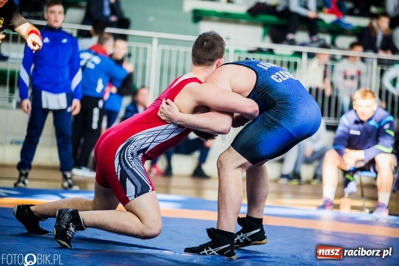 Zdjęcie w galerii na portalu naszraciborz.pl: Złoto Szewczuka, srebro Petrończaka i Majdańskiego. W Raciborzu odbył się krajowy championat juniorów w zapasach klasycznych wiadomości z regionu