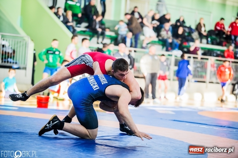 Zdjęcie w galerii na portalu naszraciborz.pl: Złoto Szewczuka, srebro Petrończaka i Majdańskiego. W Raciborzu odbył się krajowy championat juniorów w zapasach klasycznych wiadomości z regionu