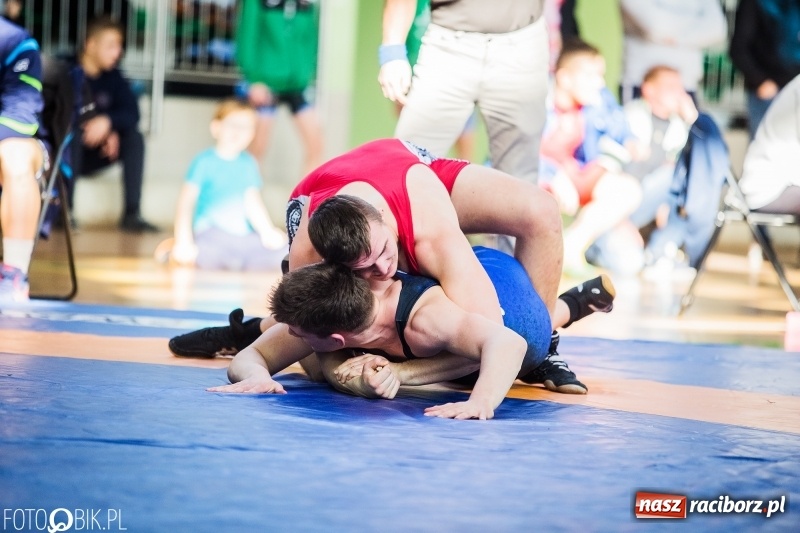 Zdjęcie w galerii na portalu naszraciborz.pl: Złoto Szewczuka, srebro Petrończaka i Majdańskiego. W Raciborzu odbył się krajowy championat juniorów w zapasach klasycznych wiadomości z regionu