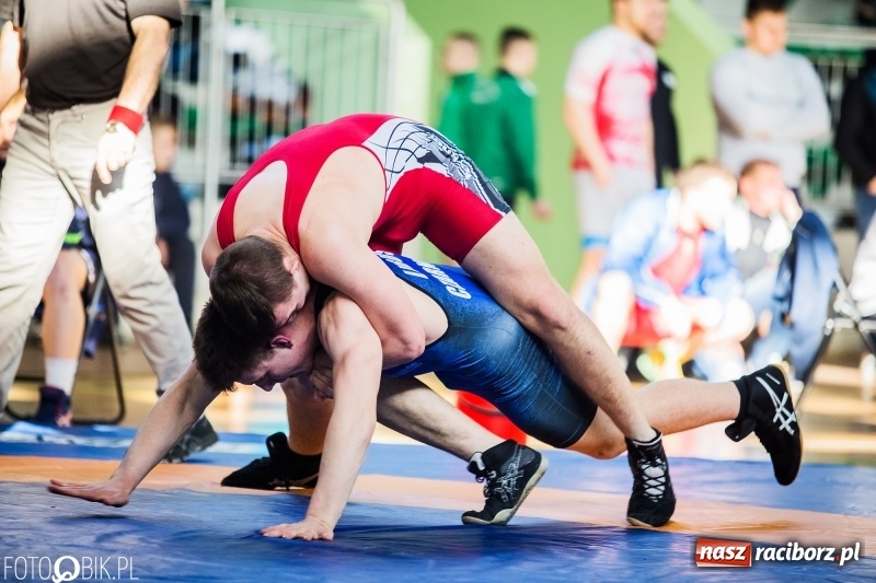Zdjęcie w galerii na portalu naszraciborz.pl: Złoto Szewczuka, srebro Petrończaka i Majdańskiego. W Raciborzu odbył się krajowy championat juniorów w zapasach klasycznych wiadomości z regionu