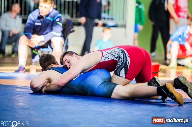 Zdjęcie w galerii na portalu naszraciborz.pl: Złoto Szewczuka, srebro Petrończaka i Majdańskiego. W Raciborzu odbył się krajowy championat juniorów w zapasach klasycznych wiadomości z regionu